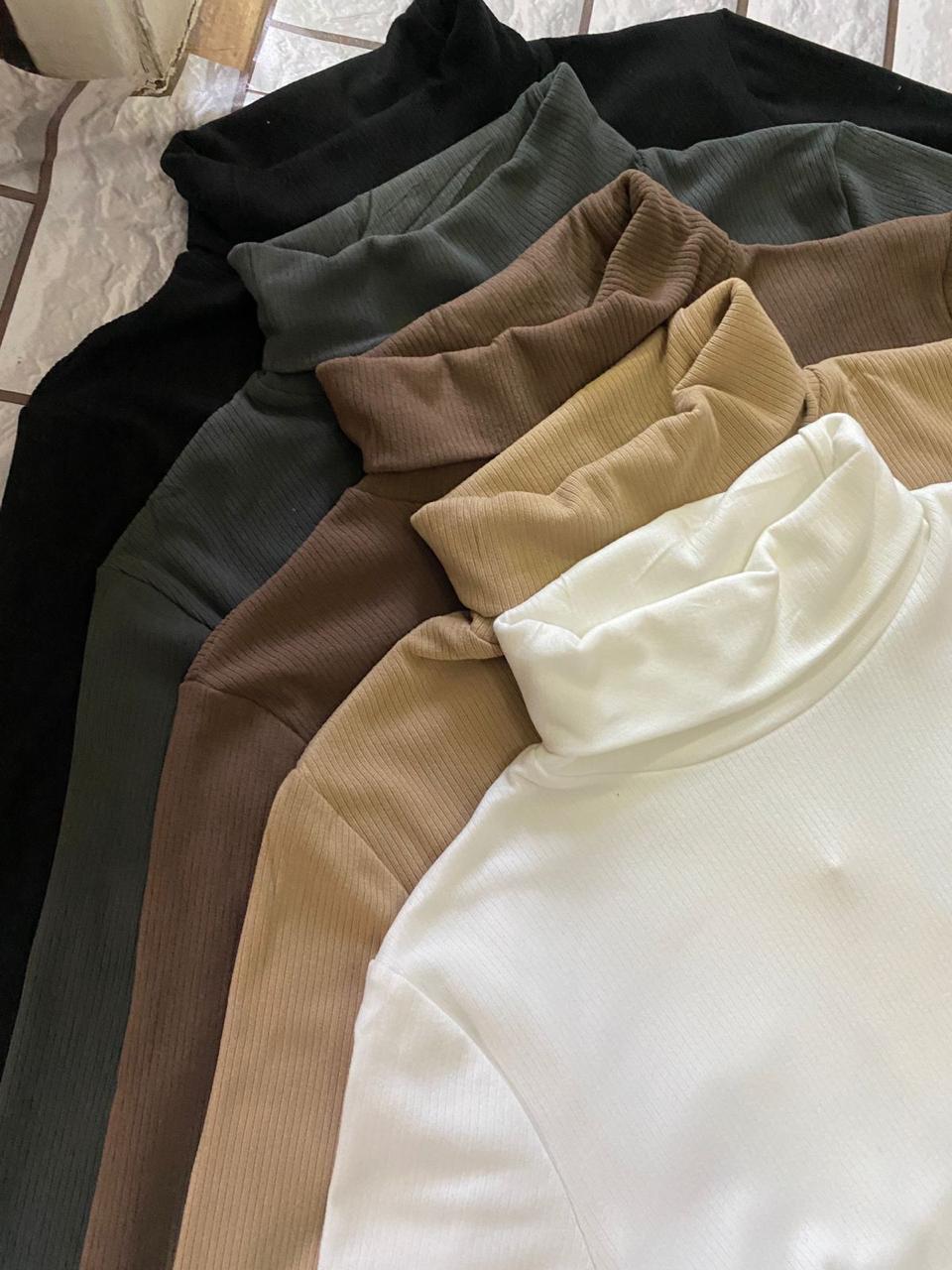 Blusa com gola e manga Essentials