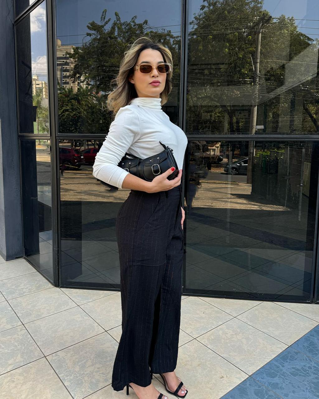 Blusa com gola e manga Essentials
