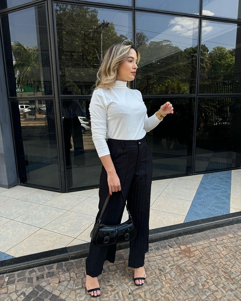 Blusa com gola e manga Essentials