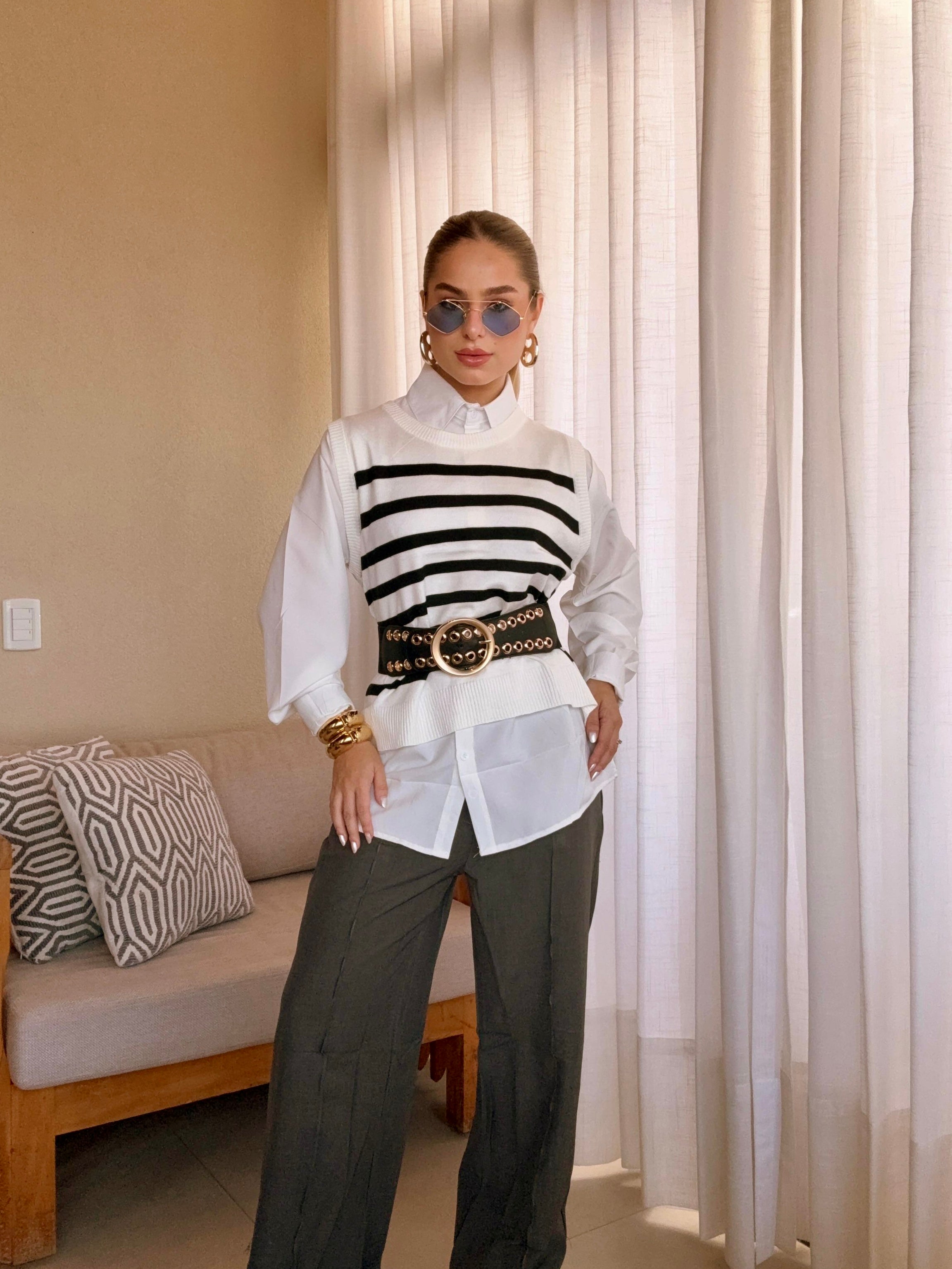Conjunto Camisa + Colete: Uma Peça, Múltiplas Possibilidades de Estilo!